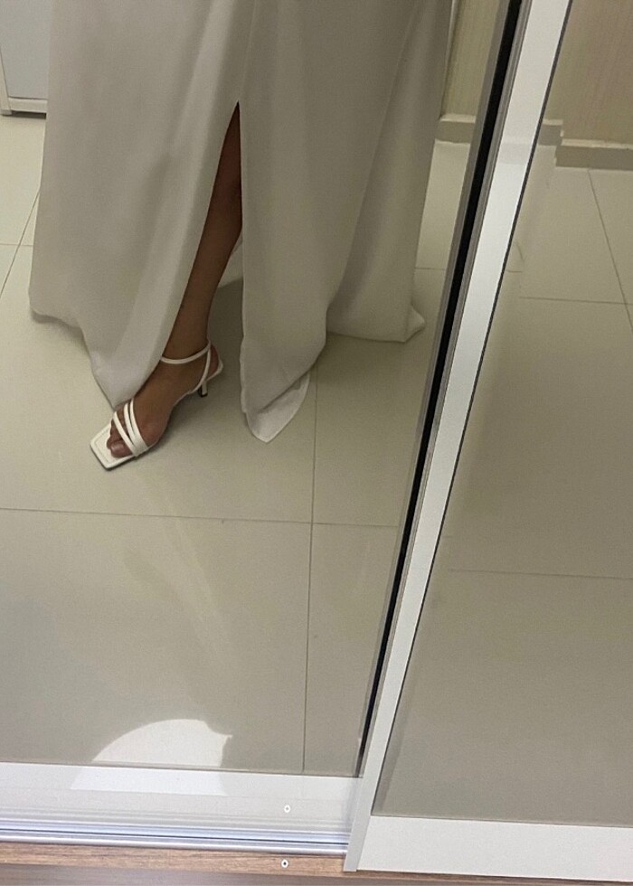 Beyaz topuklu ayakkabı - Görsel 2