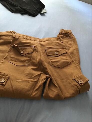 Az giyilmiş kargo pantolon - Görsel 2