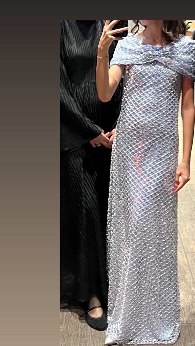 Birkez giyilmiş abiye elbise - Görsel 2