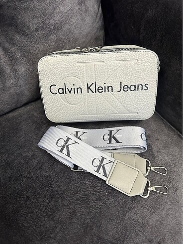 Calvin Klein Jeans gri çanta modeli