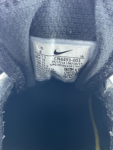 37,5 Beden siyah Renk Nike Spor Ayakkabı %70 İndirimli.