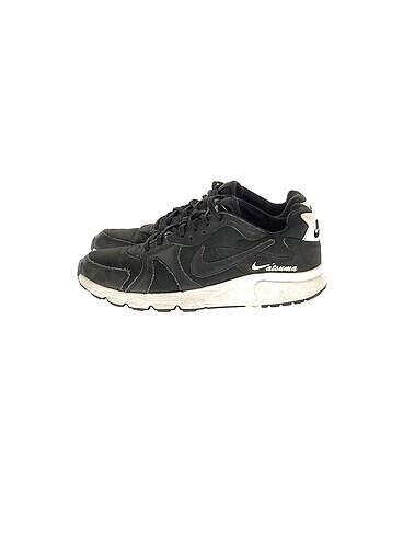 Nike Spor Ayakkabı %70 İndirimli.