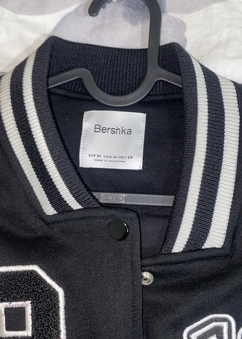 Bershka Siyah Kadın Bomber Ceket, Düğmeli, Baskılı - Görsel 3