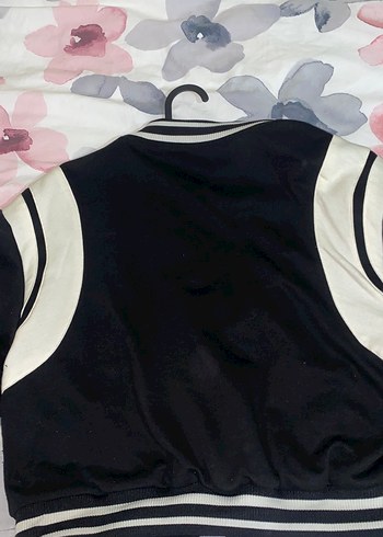 Bershka Siyah Kadın Bomber Ceket, Düğmeli, Baskılı - Görsel 4