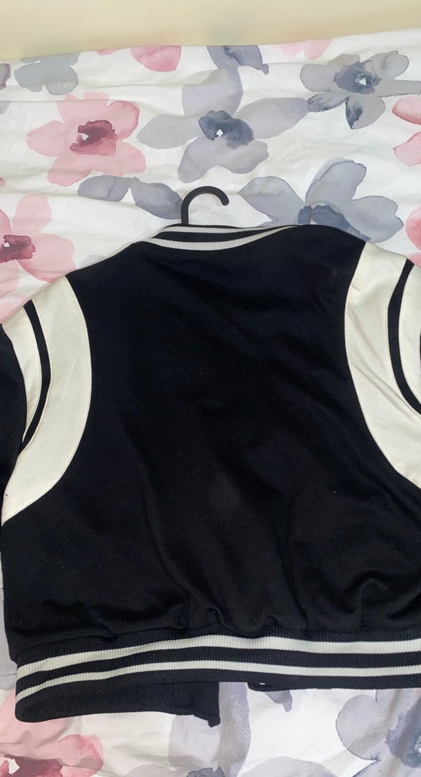 Bershka Siyah Kadın Bomber Ceket, Düğmeli, Baskılı - Görsel 4