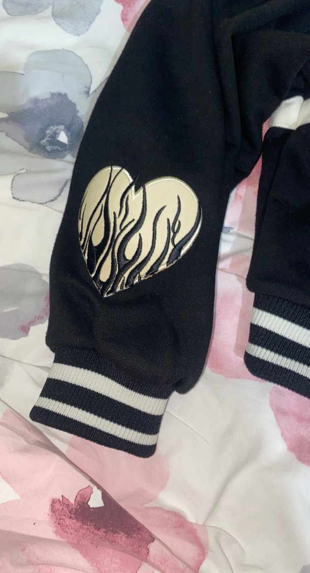 Bershka Siyah Kadın Bomber Ceket, Düğmeli, Baskılı - Görsel 2