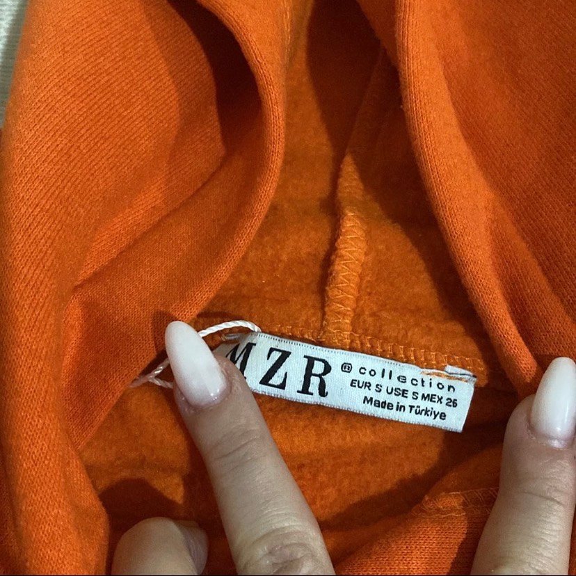 Kapüşonlu, uzun kollu turuncu sweatshirt - Görsel 3