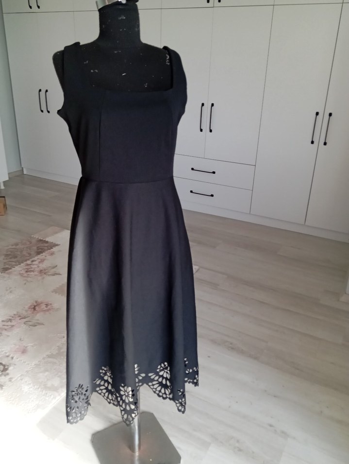 Siyah kare yaka Uzun Kadın Elbise - Görsel 2