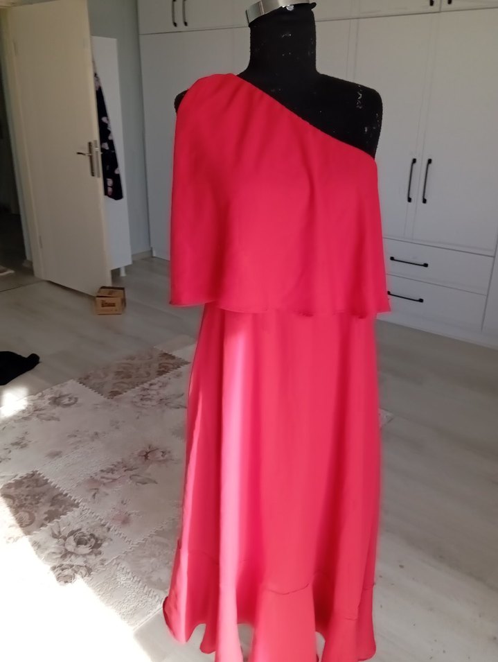 Kırmızı Drapeli Uzun Abiye Elbise - Görsel 3