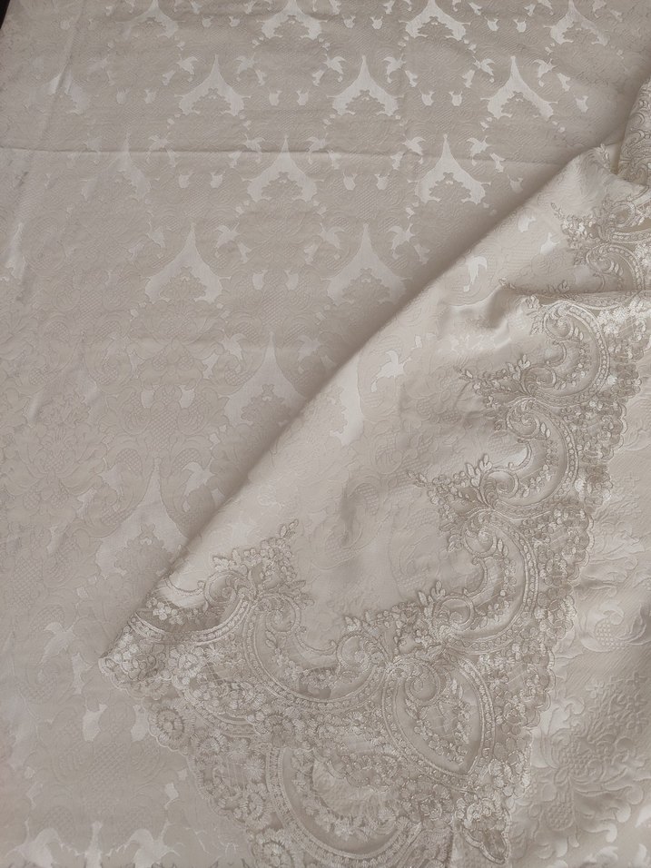 Nakışlı Beyaz Gri Yatak Örtüsü - Görsel 2