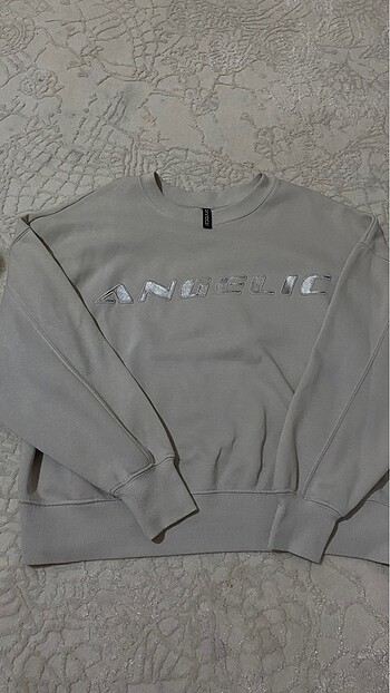 H&M Angelic Sweatshirt