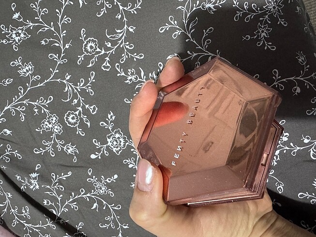 Beden Renk Fenty beauty aydınlatıcı