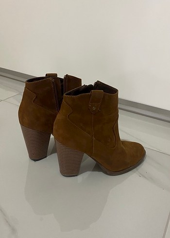 Kahverengi Süet Tokalı Kadın Bot - Görsel 3