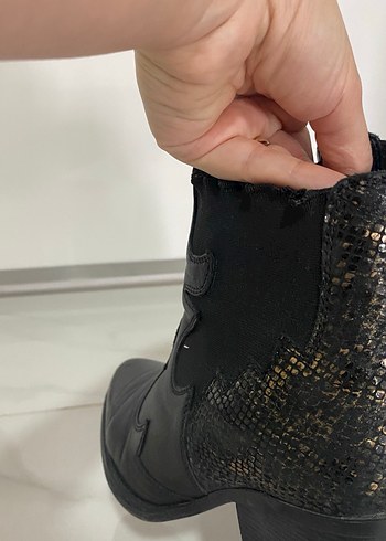 Yılan Desenli Siyah Deri Topuklu Bot - Görsel 6