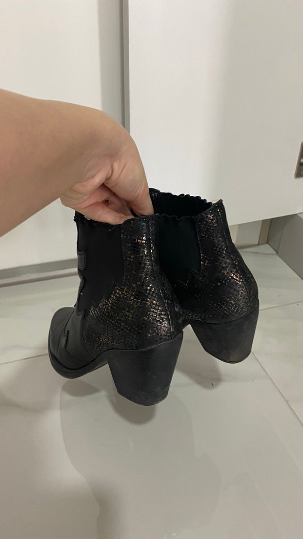 Yılan Desenli Siyah Deri Topuklu Bot - Görsel 5
