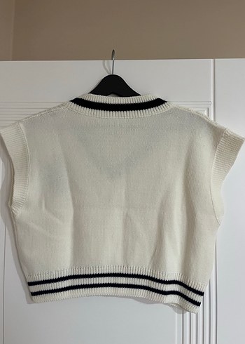 V Yaka Nakışlı Örgü Süveter - Görsel 2