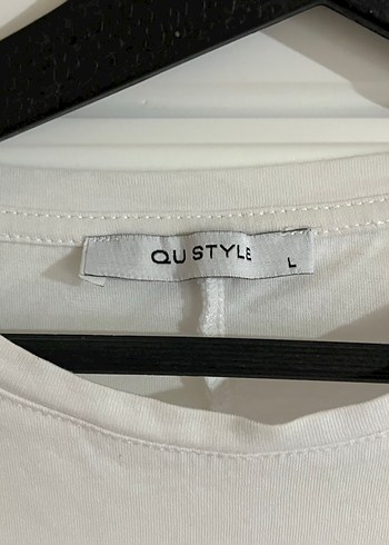 Beyaz Vatkalı Kadin Tişört - Görsel 4