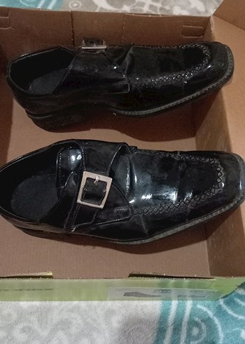 Parlak Siyah Tokalı Klasik Erkek Çocuk Ayakkabı - Görsel 2