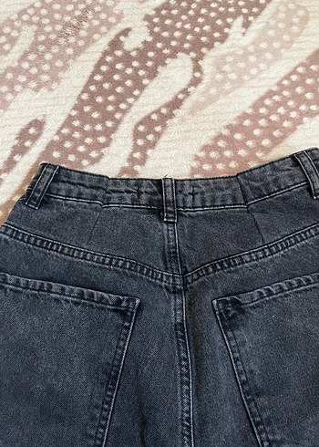 28 Beden Siyah Düğmeli Rahat Kesim Kadın Kot Pantolon