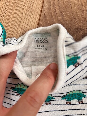 6 Ay Beden beyaz Renk M&S erkek bebek tulum