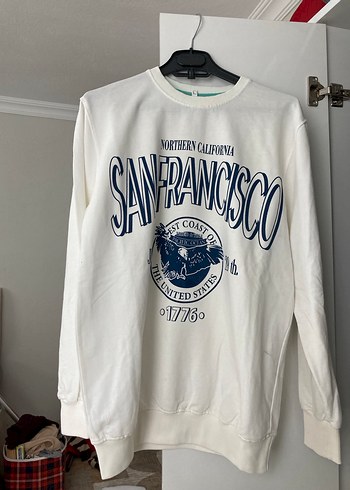 Uzun Kollu Beyaz Baskılı Sweatshirt