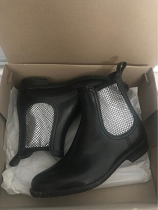 Siyah kısa bot