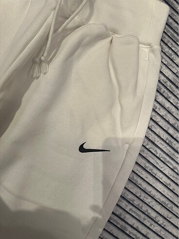 xs Beden beyaz Renk nike eşofamn