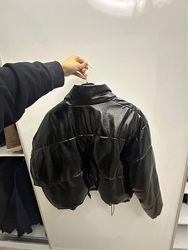 hm siyah parlak mont - Görsel 3