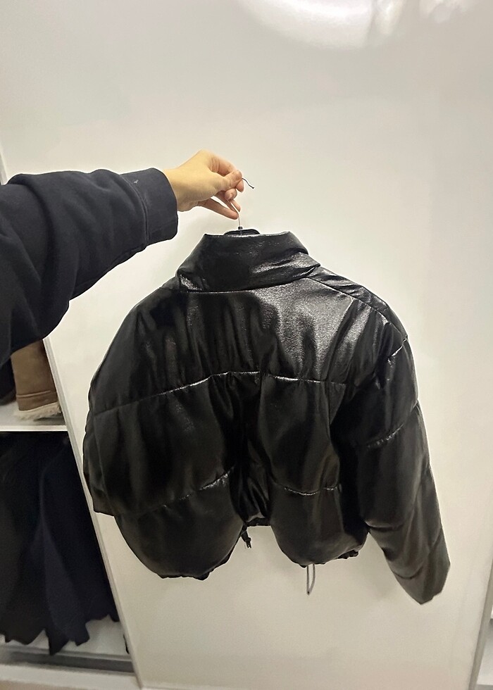 hm siyah parlak mont - Görsel 3