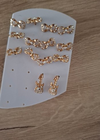 Altın Renkli Mini Sıralı Küpe Seti - Görsel 2