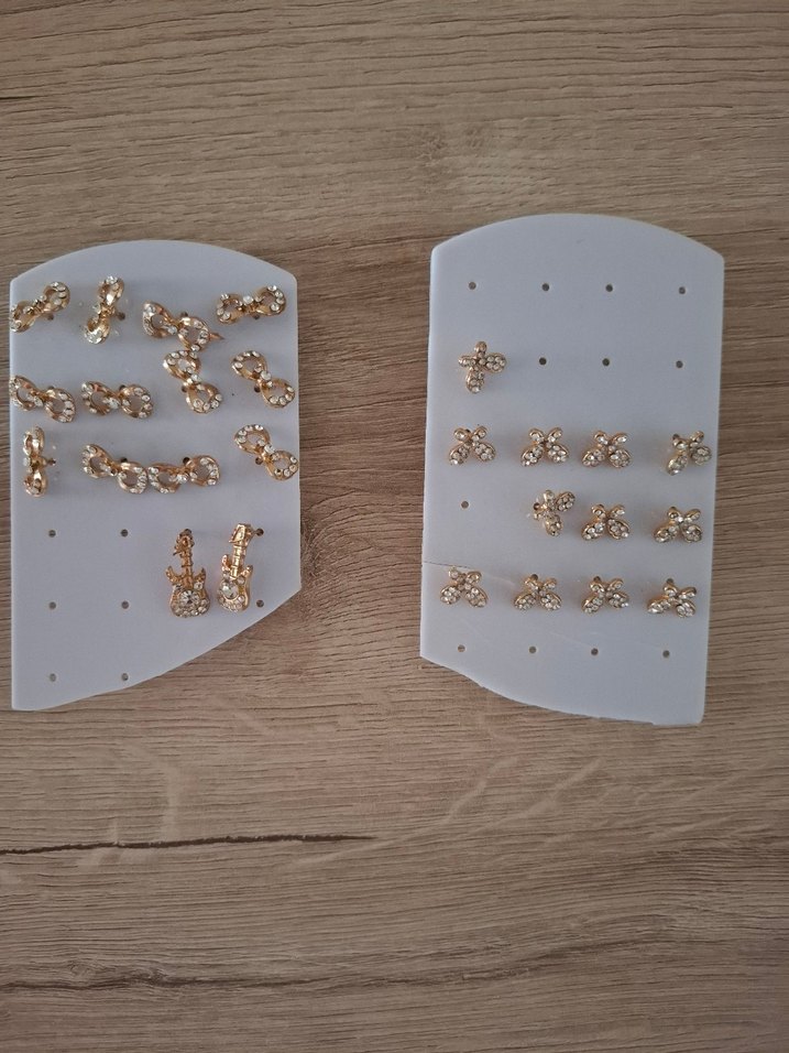 Altın Renkli Mini Sıralı Küpe Seti - Görsel 3