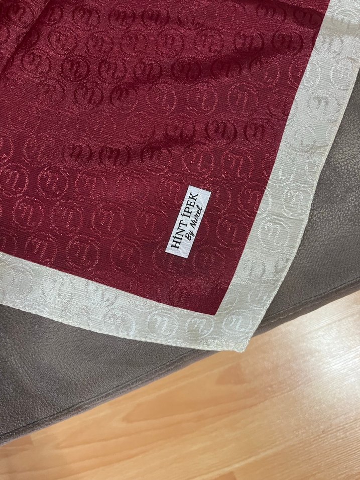 Bordo ve Gri Kenarlı Düz Desen Eşarp - Görsel 2