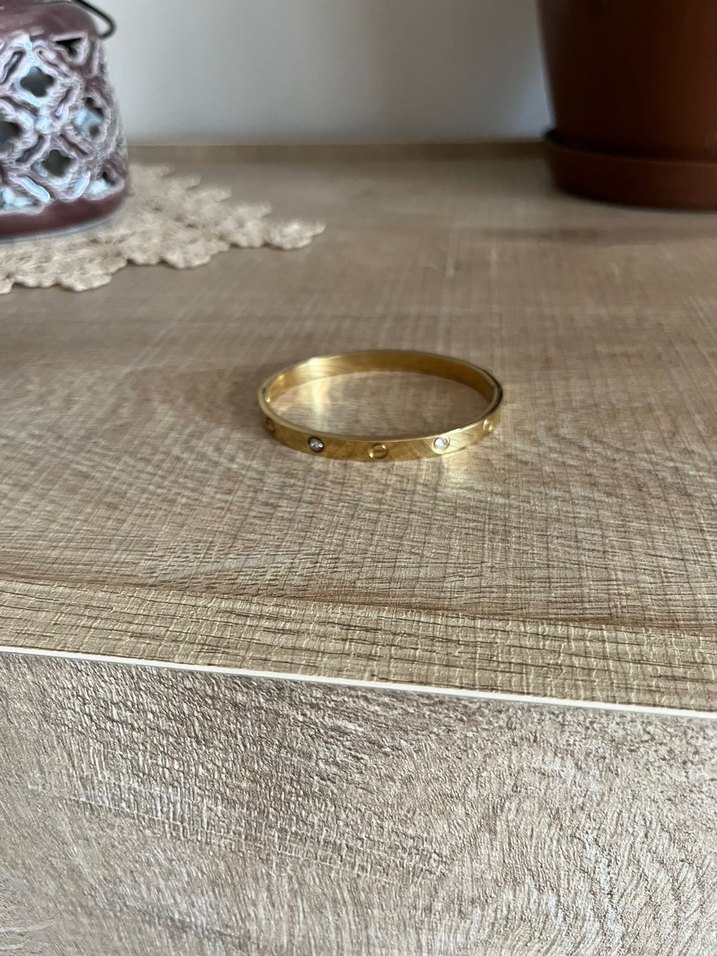 Altın Renkli Tokalı Minimalist Bilezik - Görsel 3