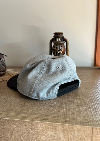 Gri Siyah Erkek Şapka Minimalist Tarz - Görsel 2