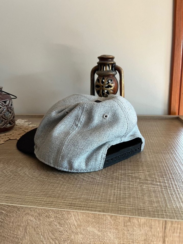 Gri Siyah Erkek Şapka Minimalist Tarz - Görsel 2