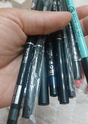 Oriflame Siyah ve Koyu Göz Kalemleri tek satıyorum karışık renkteler