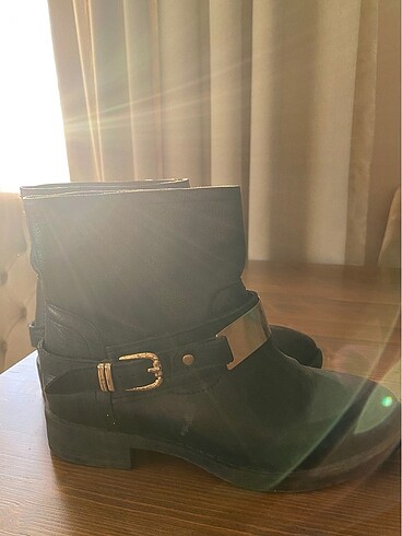 36 Beden siyah Renk zara bot