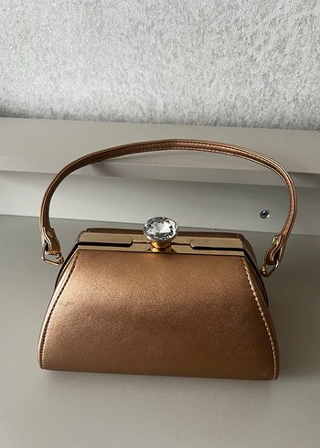 Bej Parlak Deri Tokalı Kadın Portföy Çanta - Görsel 3