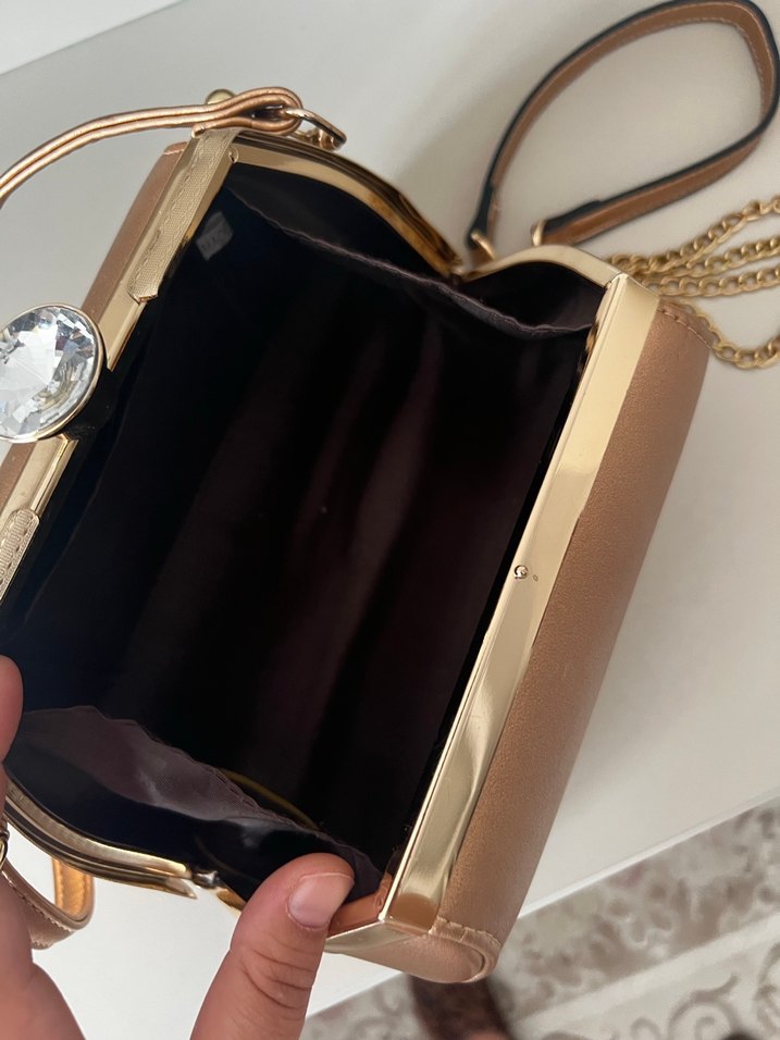 Bej Parlak Deri Tokalı Kadın Portföy Çanta - Görsel 5