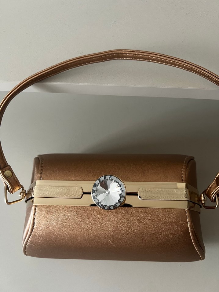 Bej Parlak Deri Tokalı Kadın Portföy Çanta - Görsel 2