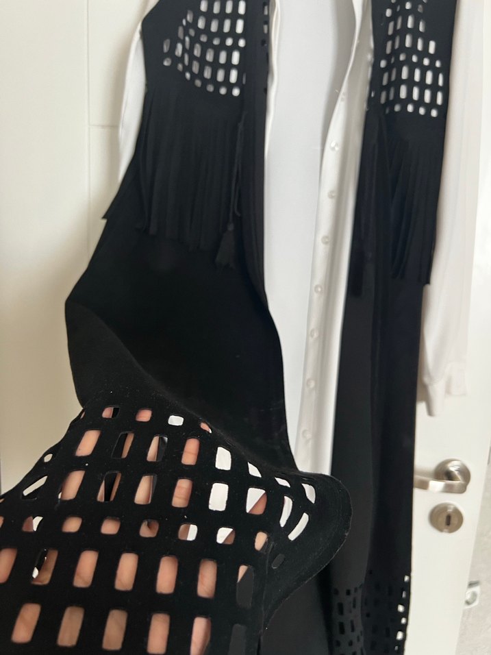 Püsküllü Siyah Uzun Gotik Yelek - Görsel 2