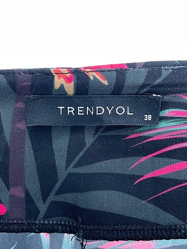 38 Beden çeşitli Renk Trendyol & Milla Mini Şort %70 İndirimli.