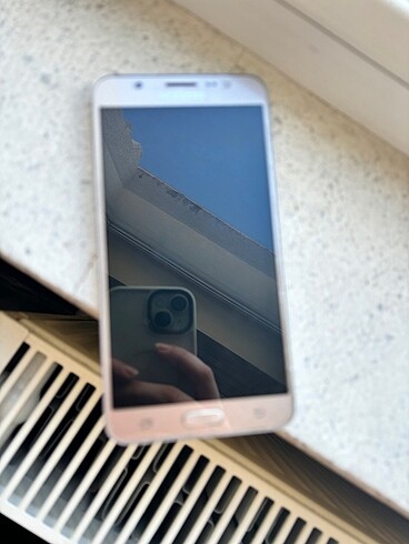 Ekran görüntüsü yok ama sesler geliyor Samsung Galaxy J7 duos