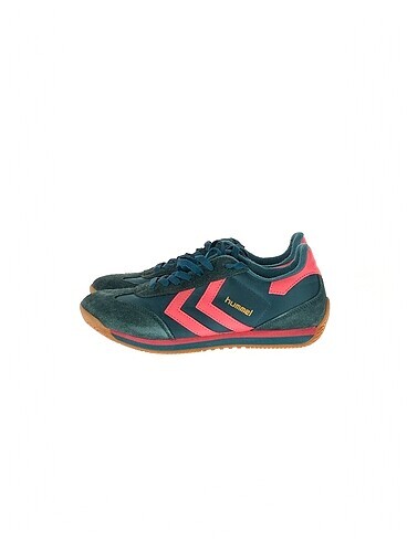 Hummel Spor Ayakkabı %70 İndirimli.