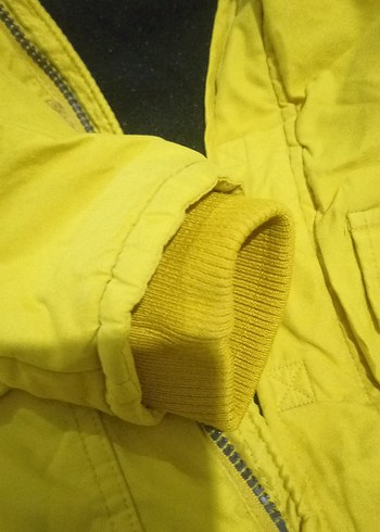 Sarı Kapüşonlu Erkek Çocuk Mont - Görsel 5