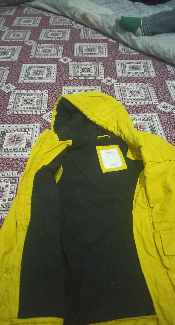 Sarı Kapüşonlu Erkek Çocuk Mont - Görsel 4