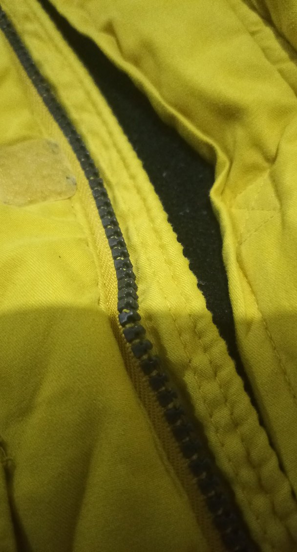 Sarı Kapüşonlu Erkek Çocuk Mont - Görsel 2