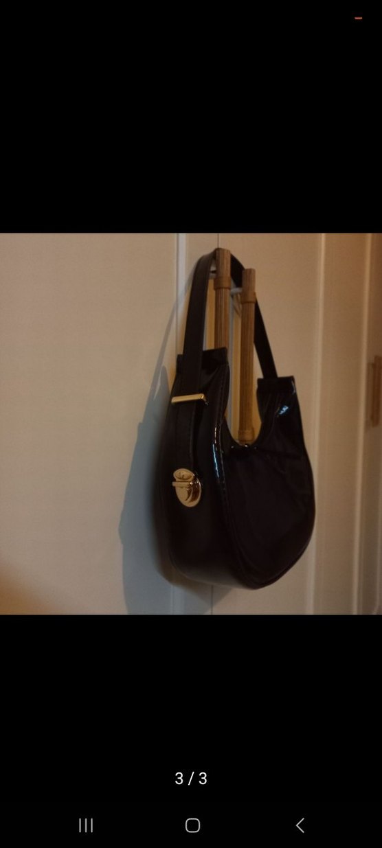 Kalp Detaylı Rugan Baget Omuz Çantası - Görsel 3