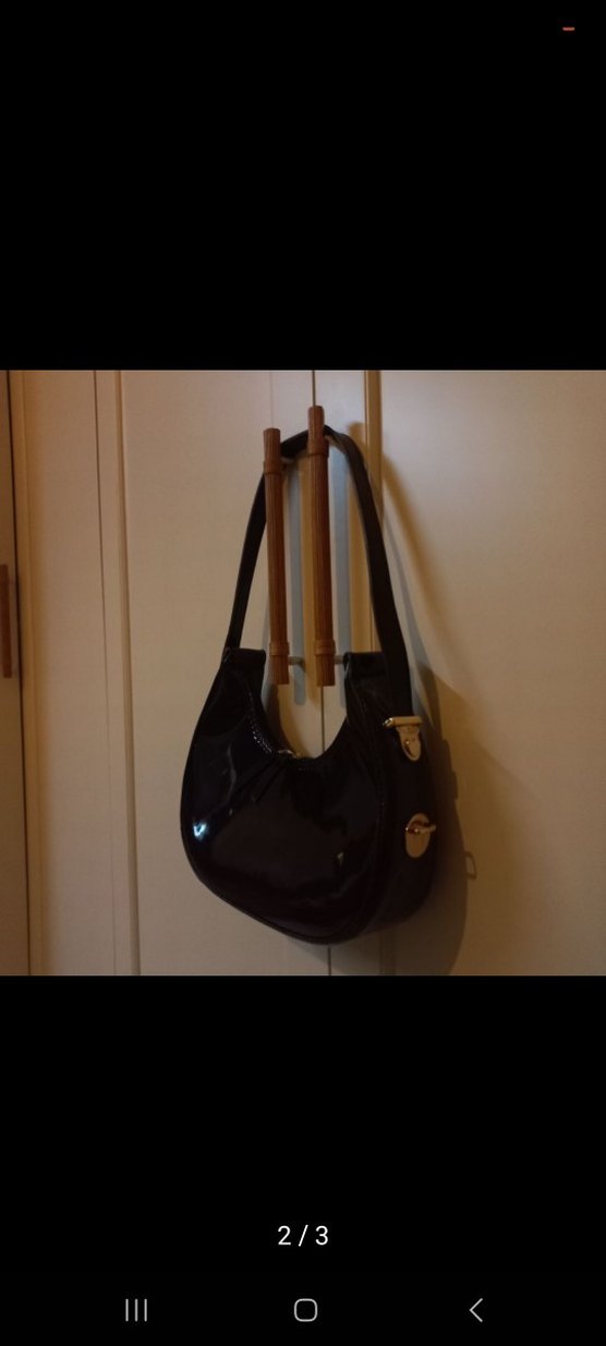 Kalp Detaylı Rugan Baget Omuz Çantası - Görsel 2