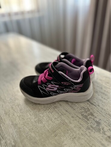 26 Beden Skechers kız çocuk ayakkabı 26 numara